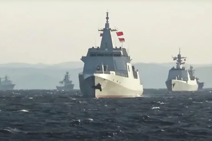 Kapal Perang China dan...