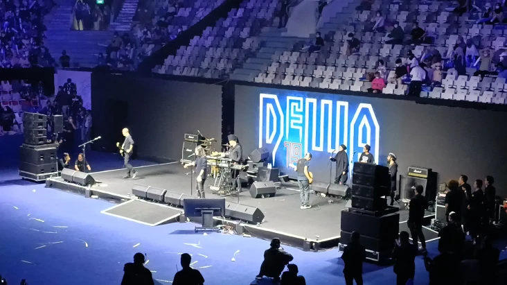 Dewa 19 Guncang Istora...