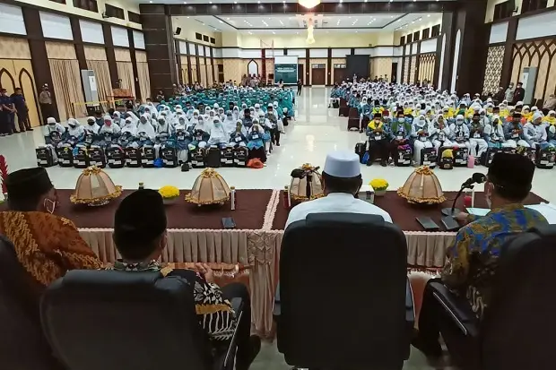 Dampingi Jamaah Calon...