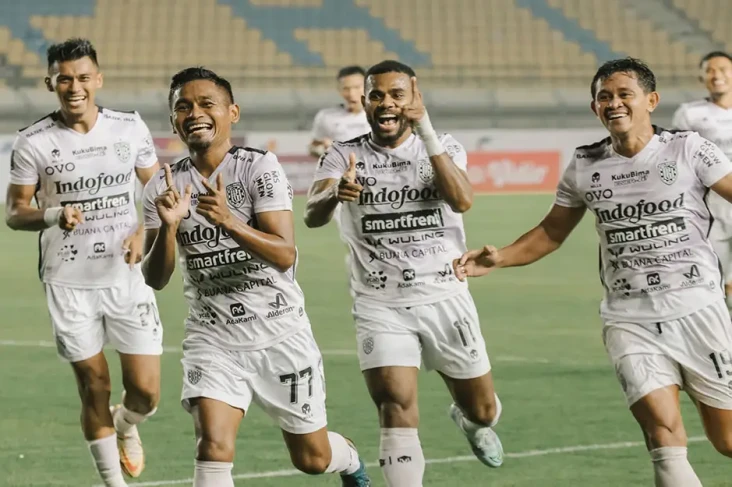 Hasil Bali United vs...