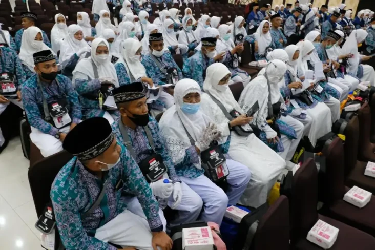 Kiai Cholil Nafis Sebut...