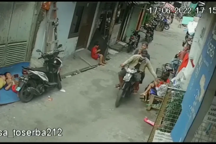 Lagi Asyik Mabar, HP...