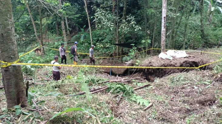 Penambang Emas di Bengkulu...