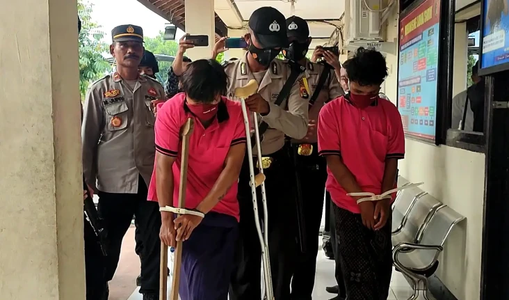 Tebas Korban dengan...