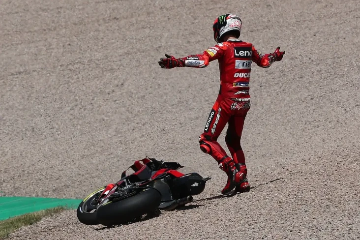 Terjatuh di MotoGP Jerman,...