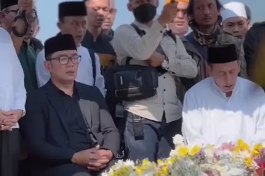 Habib Luthfi Ziarah...