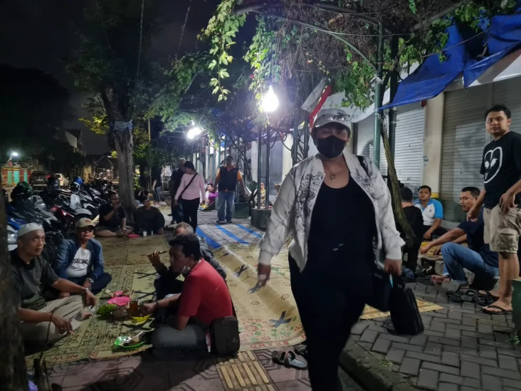 Wanita Bermasker Kembali...