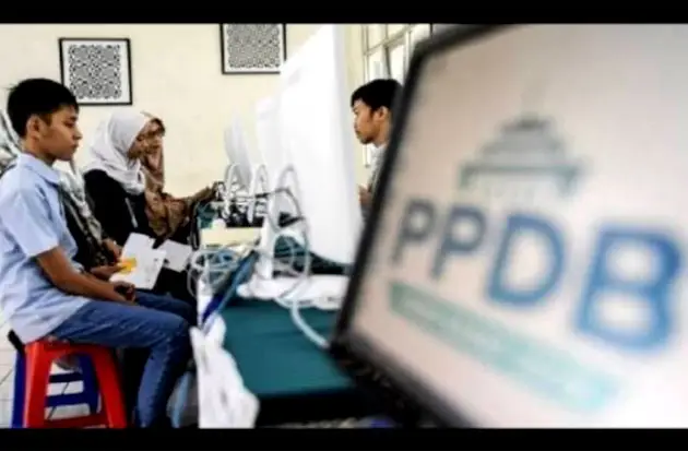 Hari Pertama PPDB Makassar,...