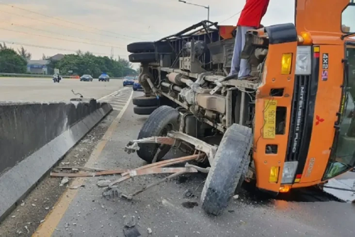 Rem Blong, Truk Pengangkut...