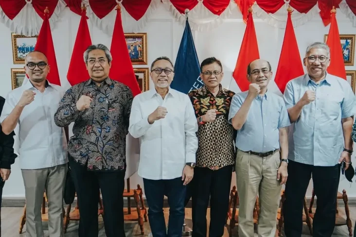 Undang Ekonom Senior,...