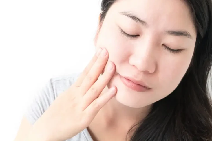 10 Penyebab Bibir Terasa...