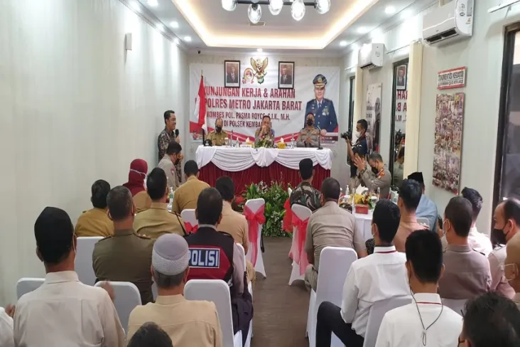 Kunjungi Polsek Kembangan,...