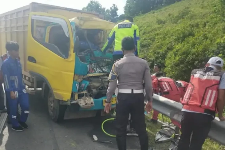 Sopir Ngantuk, Truk...