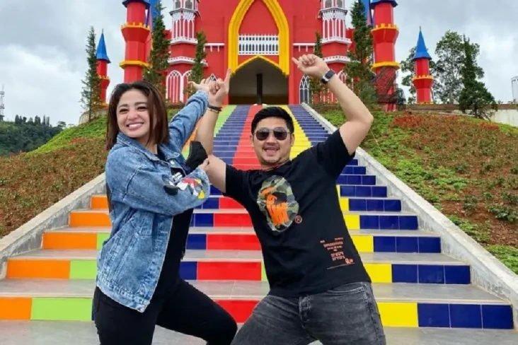 Dewi Perssik Digugat...