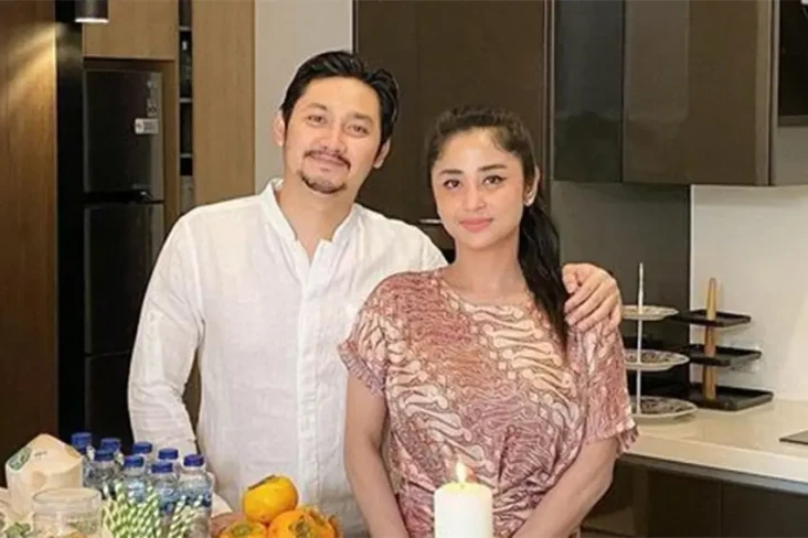 Dewi Perssik dan Angga...