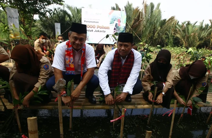 Rayakan HUT DKI Jakarta,...