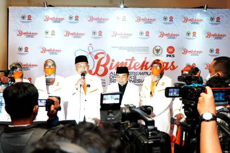 Konsolidasi Nasional,...