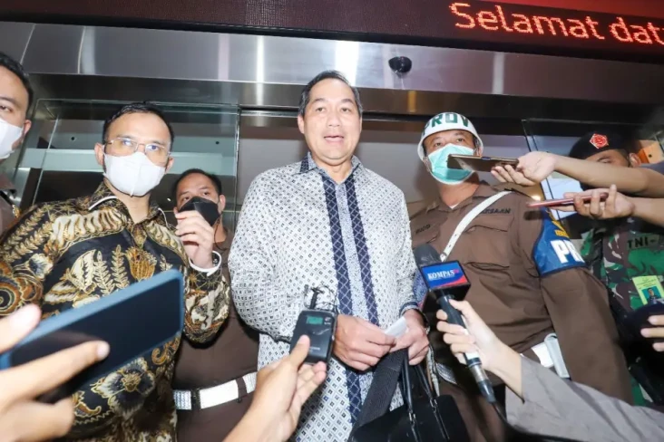 Penuhi Panggilan Kejagung,...
