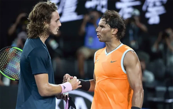 Stefanos Tsitsipas Lempar...