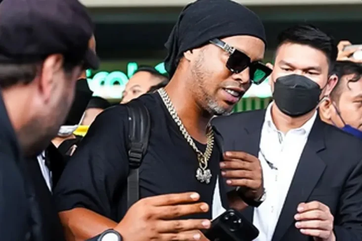 Tiba di Jakarta, Ronaldinho...