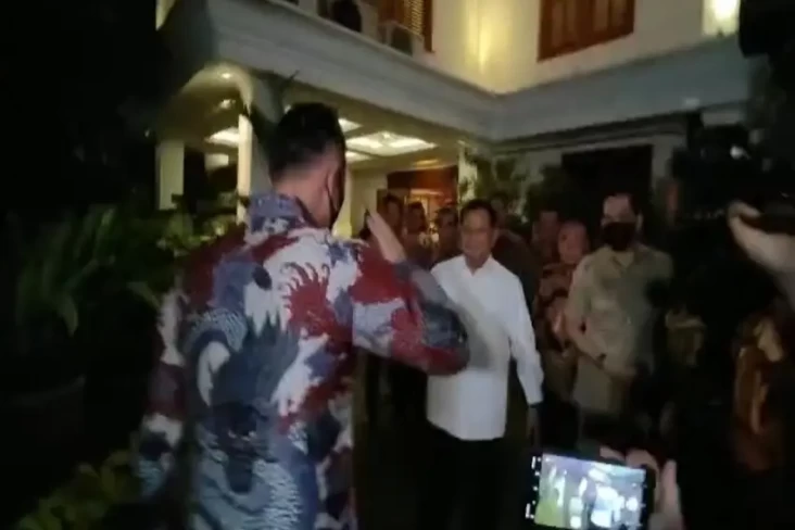 Disambut Prabowo Subianto,...