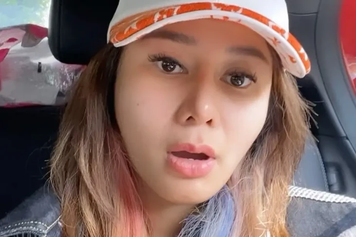 Dewi Perssik Digugat...