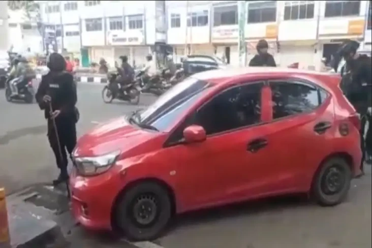 Palembang Gempar! Mobil...