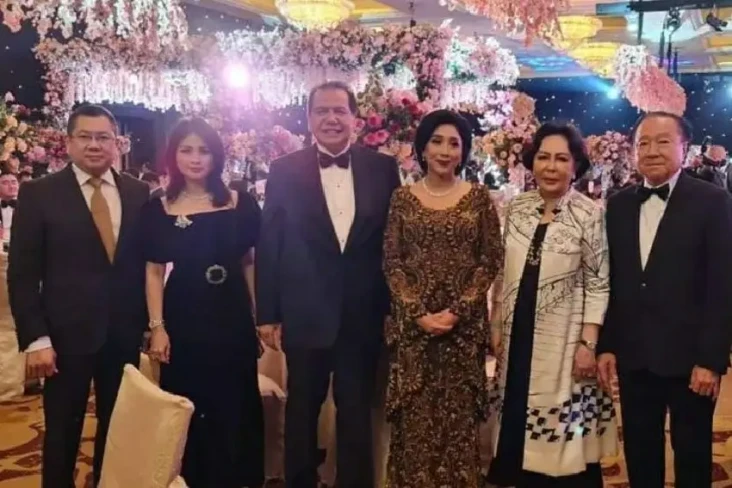 Hadiri Resepsi Pernikahan...