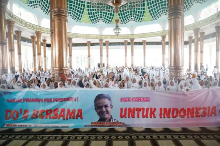 Lapak Ganjar Bikin Emak-emak...