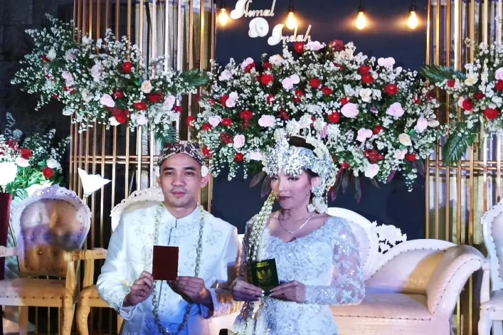 Ikmal Tobing dan Indah...