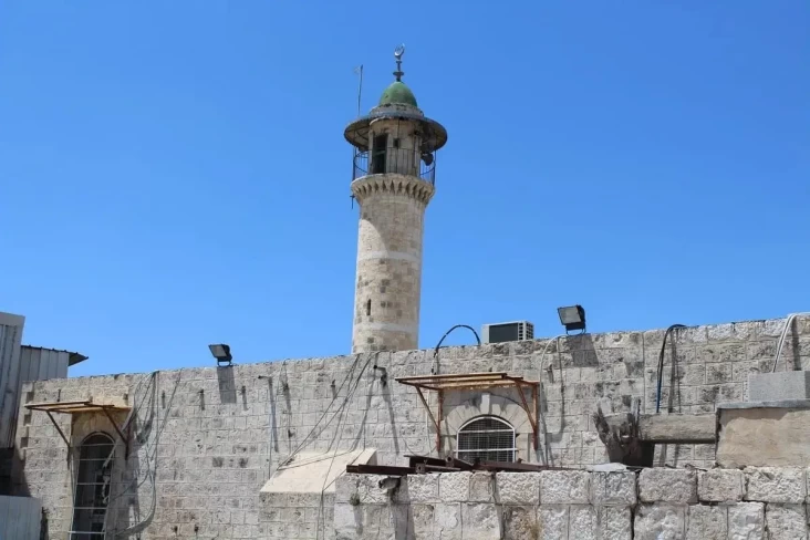 Masjid Dahmash Hadapi...