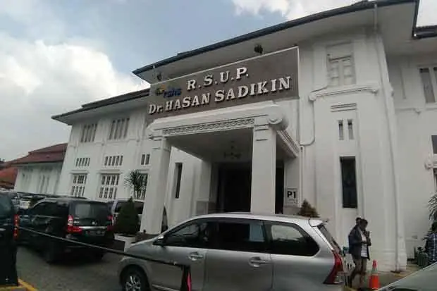Bangun Pusat Bedah Robotik,...