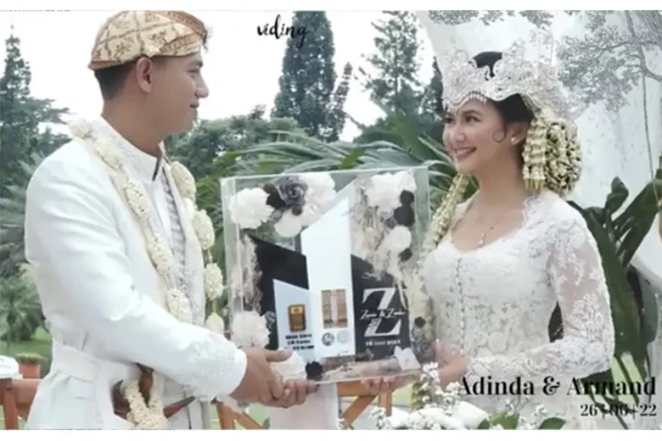 Adinda Azani Menikah,...