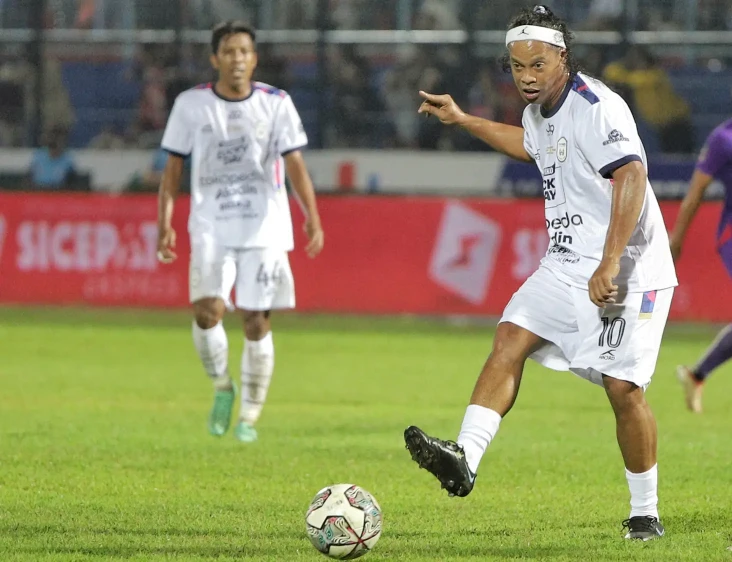 Ronaldinho: Masa Depan...