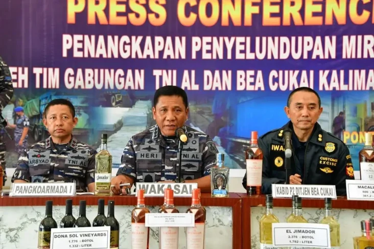 TNI AL Gagalkan Penyelundupan...