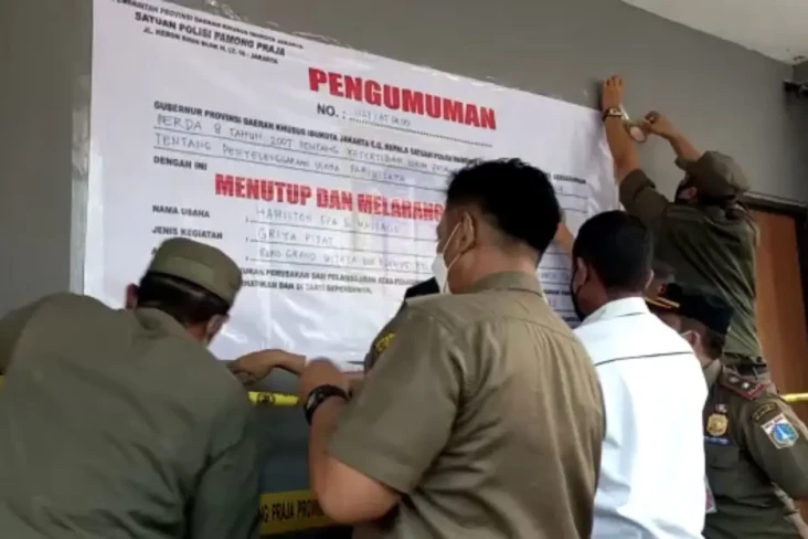 Satpol PP DKI Tutup...