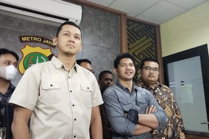Jika Tak Hadir Kamis...