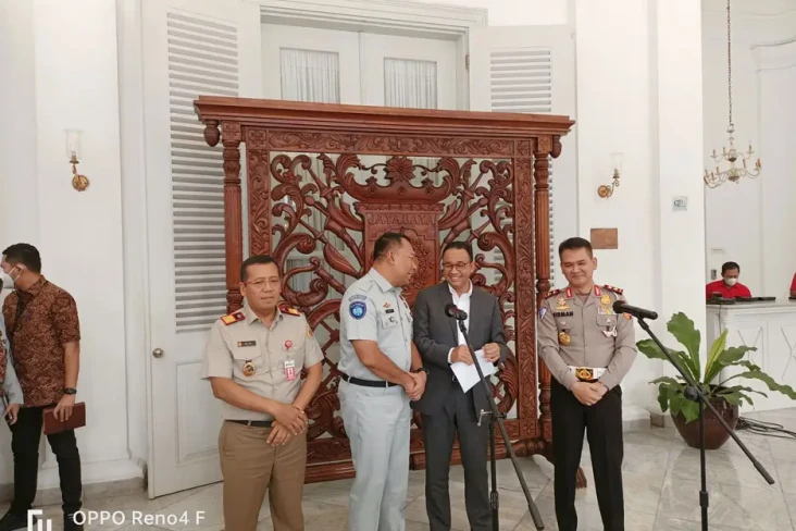 Gubernur Anies Tegaskan...