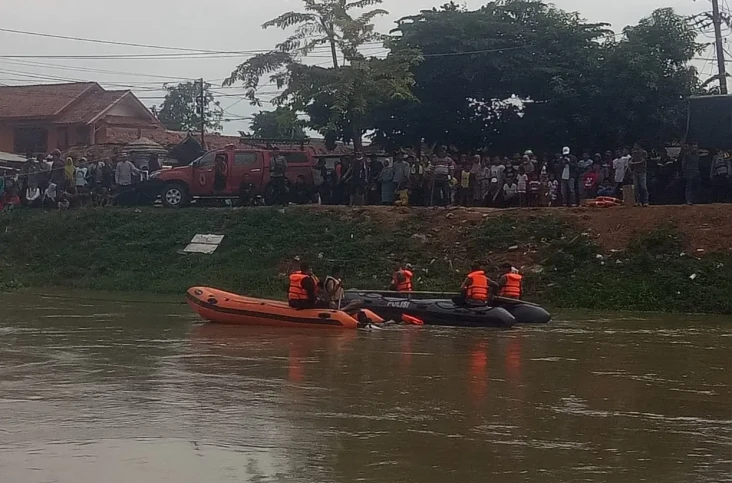 Mobil Angkut Uang 6...