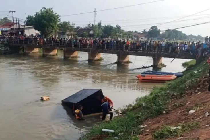 6 Koper Uang Ditemukan...