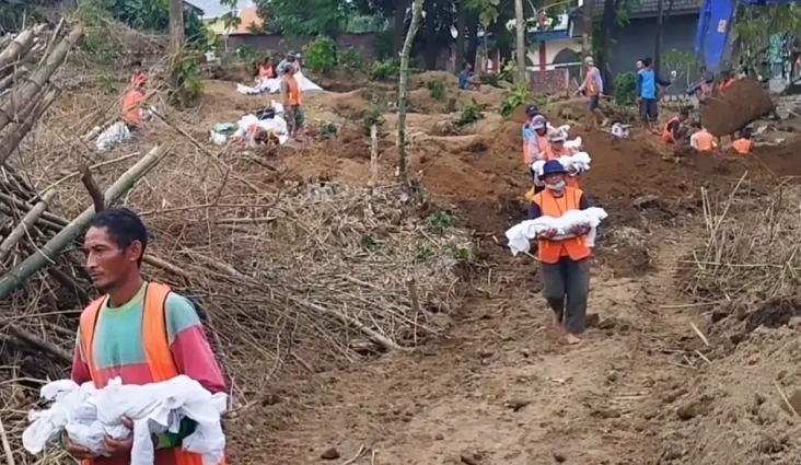 Viral Pemindahan Makam...