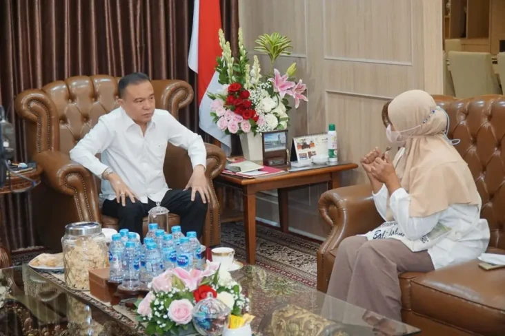Mengadu ke DPR, Ibu...