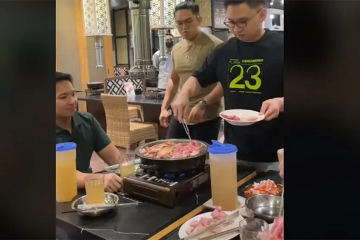 Viral! Anak Gym Makan...