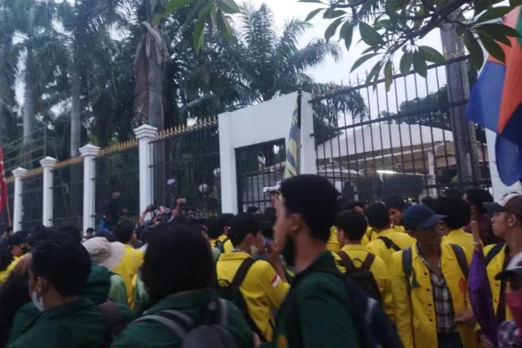 Gagal Merangsek Masuk...
