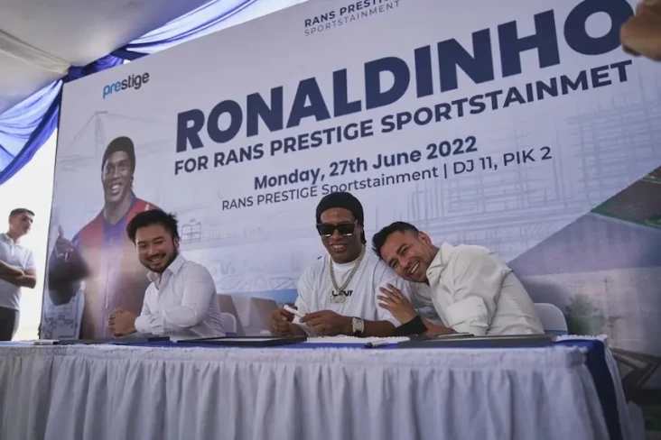 Bangga Ronaldinho Kunjungi...