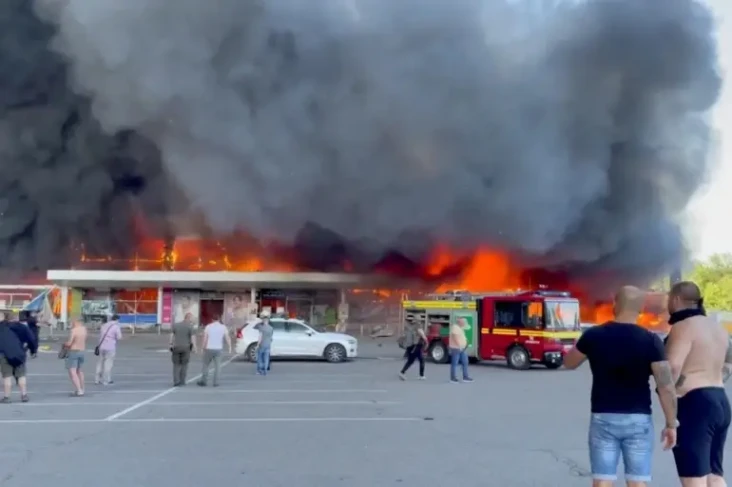 Rusia: Kebakaran Mal...