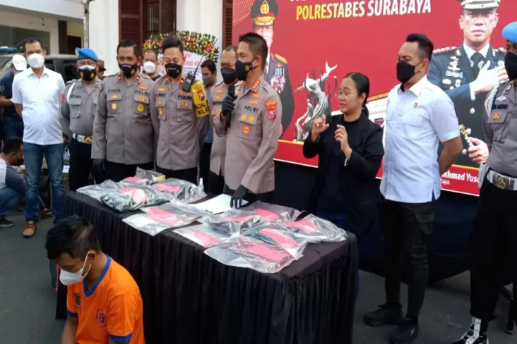 Janda Tewas Tanpa Baju...