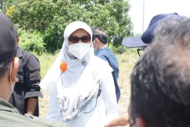 Sri Rahmi Pertanyakan...