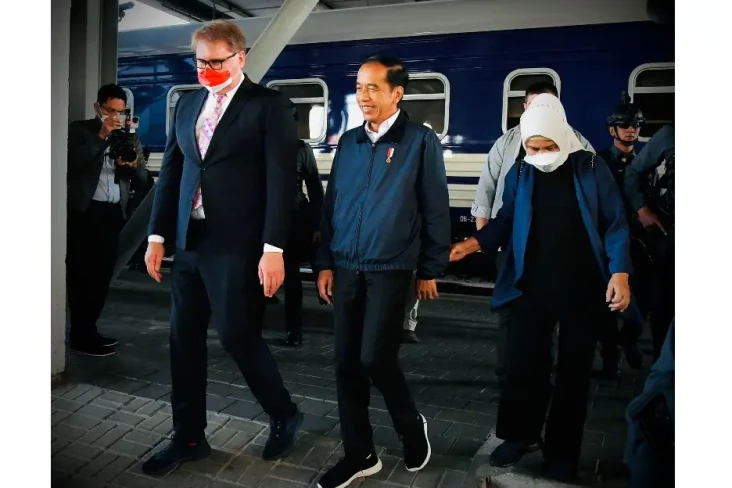 Tiba di Kiev, Jokowi...