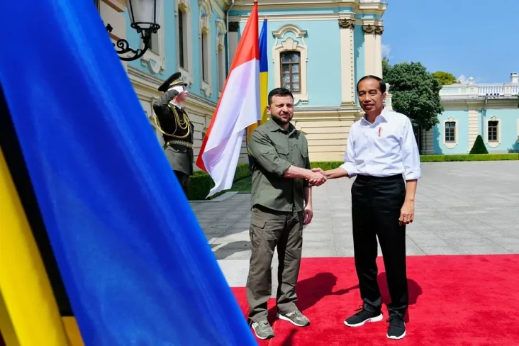 Presiden Jokowi Bertemu...